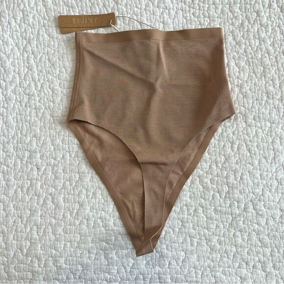 ✨ SKIMS Power Mesh High Waist Thong Nude XS NWT - Picture 6 of 8